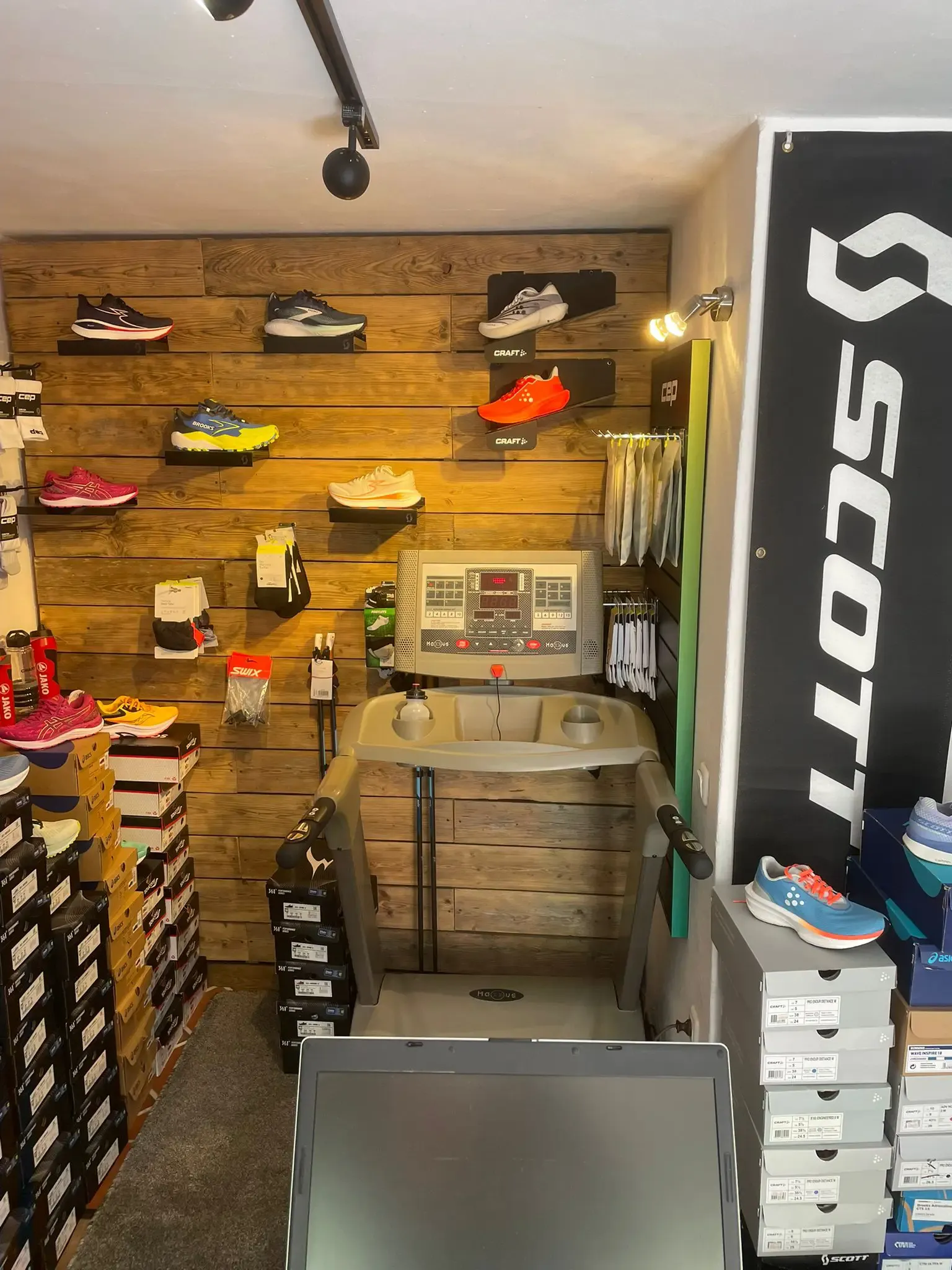 Innenansicht Sport Zoss – Beratungsbereich