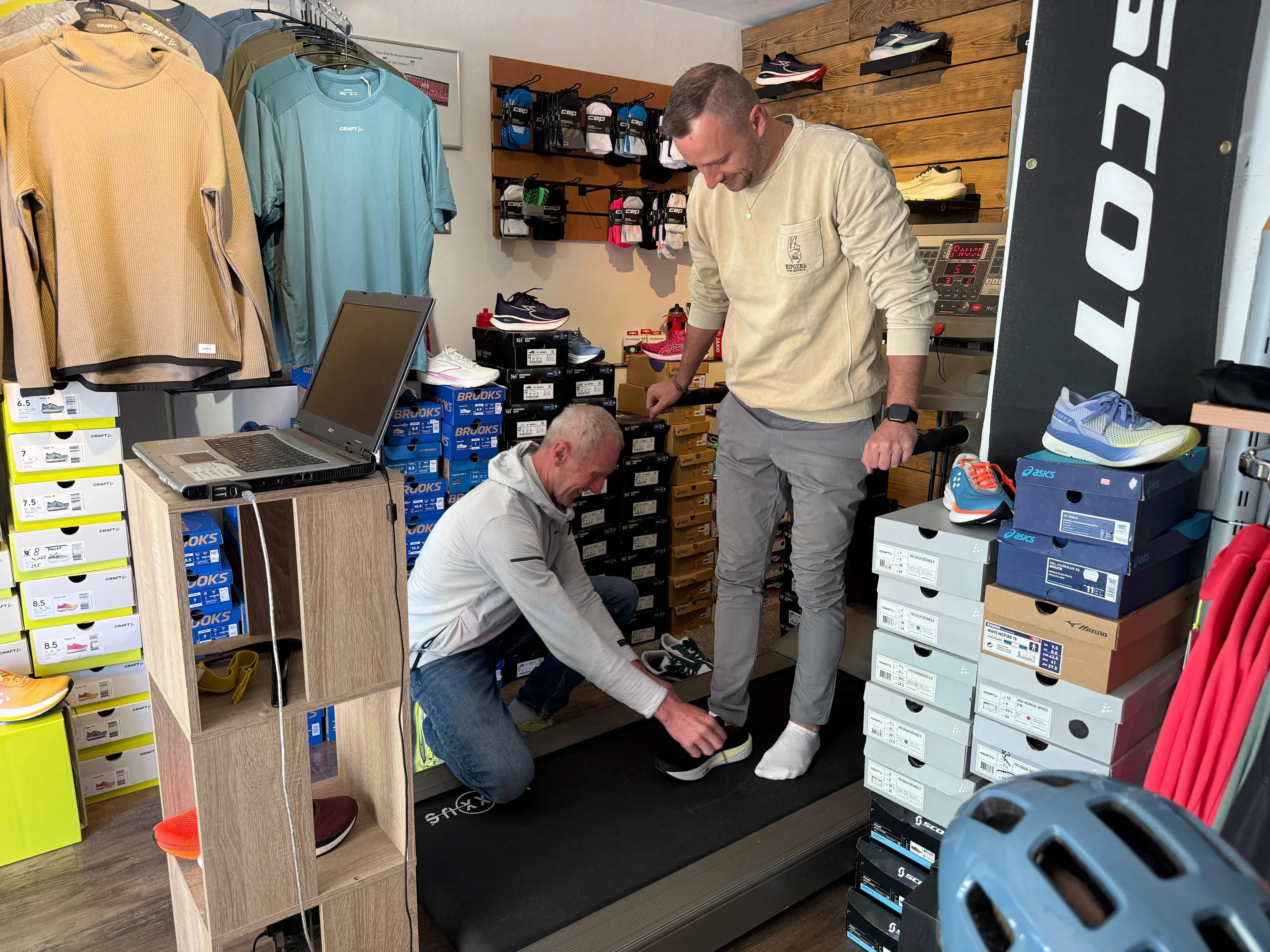 Digitale Laufanalyse auf dem Laufband bei Sport Zoss